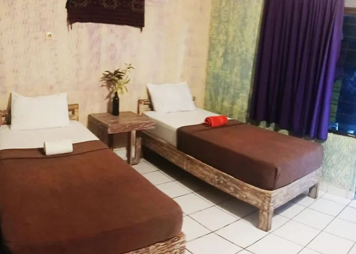 Lovina central hostel *